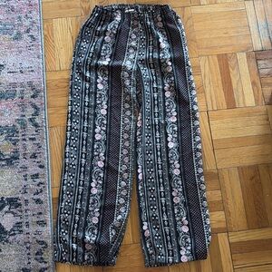 Size S patterned pants